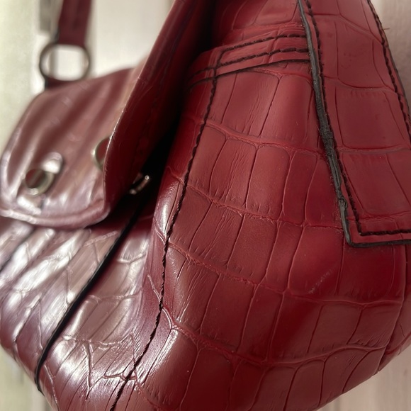 Red Moc Croc Shoulder bag with turn lock pocket enclosures - Picture 5 of 14
